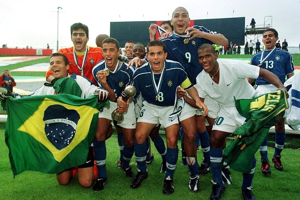 Юношеская сборная Бразилии по футболу - чемпион мира 1999 года Юношеская сборная Бразилии по футболу