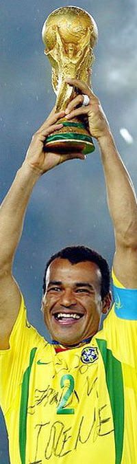 Капитан сборной Бразилии на чемпионате мира по футболу 2002 года Кафу